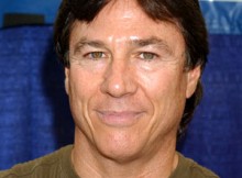 Richard Hatch, vice-president of New Caprica, appears at The Comic Bug